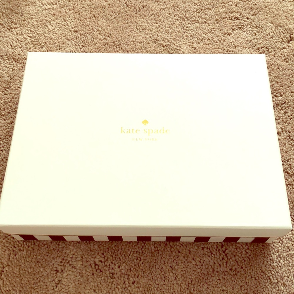 Kate Spade hat and glove set